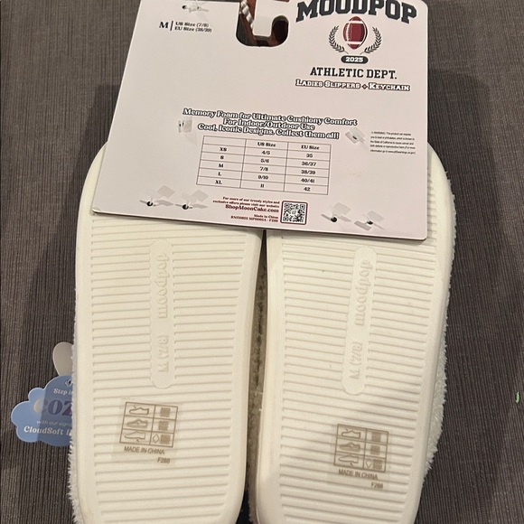 MOONPOP Football Slippers and Keychain NWT - Picture 6 of 8